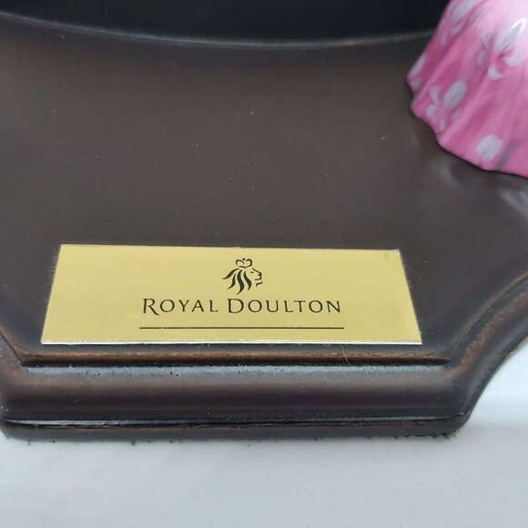 Royal Doulton Ladies M202 Elizabeth M203 Jane M209 Victoria M220 Skater Display - Picture 16 of 16